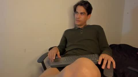 Snapshot of aless204 chatting on 12.23.25 aless online show from 12.23.25