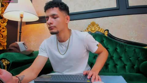 Snapshot of aless_king chatting on 02.04.25 Alessandro King online show from 02.04.25