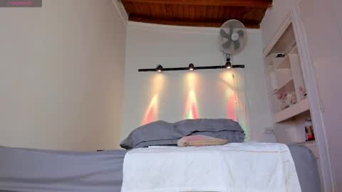 Snapshot of alessa_wells28 chatting on 12.16.25 Alessa online show from 12.16.25