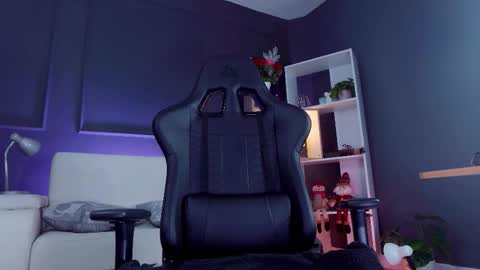 Alessandro INDEPENDENT MODEL online show from 11.23.25