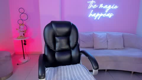 ALESSA ROMERO  online show from 02.05.25