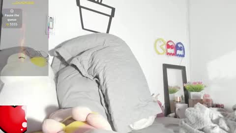 Alessia  online show from 10.23.25