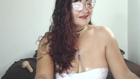 Snapshot of alessiabobs chatting on 04.28.26 Allesiaboobs online show from 04.28.26