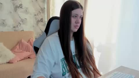 Aletta Oushen online show from 10.20.25