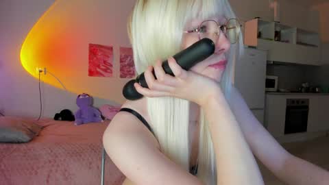 Snapshot of alettaevee chatting on 06.07.26 alettaevee online show from 06.07.26