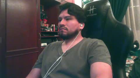 Snapshot of alevil_97 chatting on 04.28.26 Alejo online show from 04.28.26