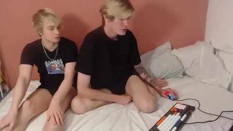Snapshot of alex_and_oliviver chatting on 05.26.26 Alex miller and Oliver sweet online show from 05.26.26