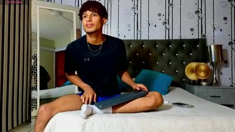 Snapshot of alex_bloom_ chatting on 05.19.26 Alexander online show from 05.19.26