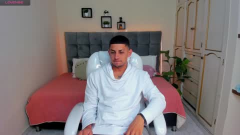 Snapshot of alex_cute77 chatting on 01.11.25 alex online show from 01.11.25