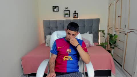 Snapshot of alex_cute77 chatting on 01.13.25 alex online show from 01.13.25