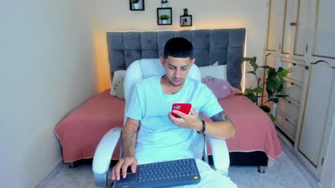 Snapshot of alex_cute77 chatting on 01.14.25 alex online show from 01.14.25