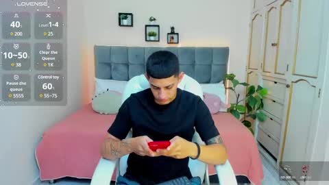 Snapshot of alex_cute77 chatting on 01.18.25 alex online show from 01.18.25