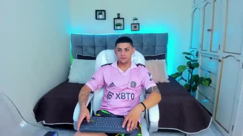 Snapshot of alex_cute77 chatting on 01.23.25 alex online show from 01.23.25