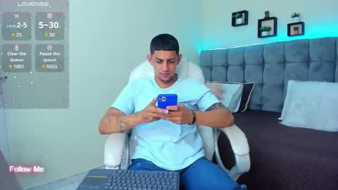 Snapshot of alex_cute77 chatting on 01.31.25 alex online show from 01.31.25