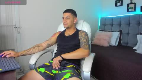 Snapshot of alex_cute77 chatting on 02.03.25 alex online show from 02.03.25