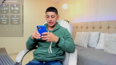 Snapshot of alex_cute77 chatting on 03.04.25 alex online show from 03.04.25