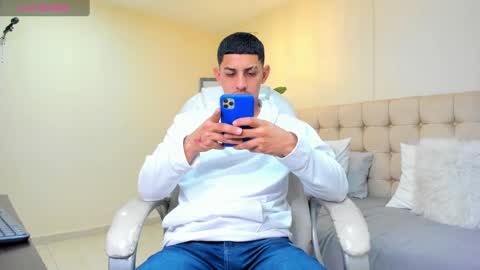 Snapshot of alex_cute77 chatting on 03.07.25 alex online show from 03.07.25