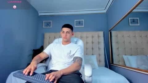 Snapshot of alex_cute77 chatting on 09.13.25 alex online show from 09.13.25