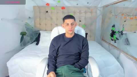 Snapshot of alex_cute77 chatting on 10.06.25 alex online show from 10.06.25