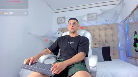 Snapshot of alex_cute77 chatting on 10.16.25 alex online show from 10.16.25