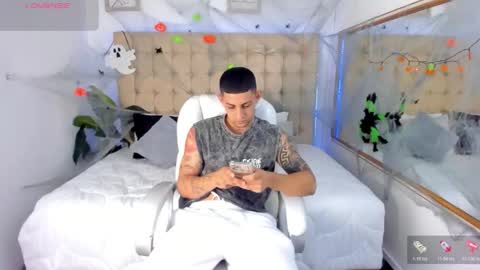 Snapshot of alex_cute77 chatting on 10.17.25 alex online show from 10.17.25