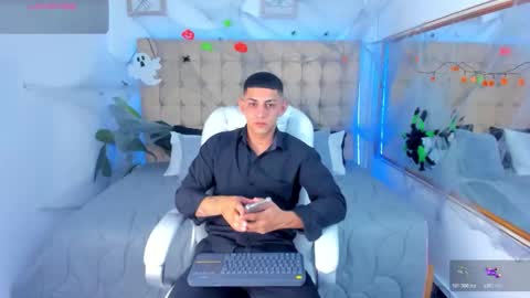 Snapshot of alex_cute77 chatting on 10.25.25 alex online show from 10.25.25