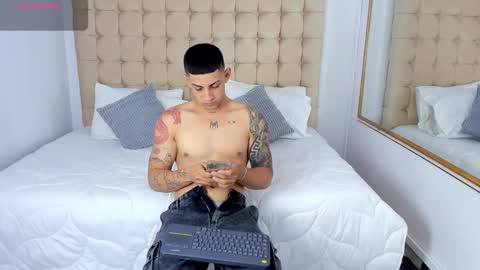 Snapshot of alex_cute77 chatting on 11.20.25 alex online show from 11.20.25