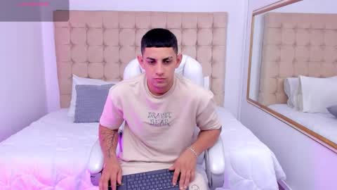 Snapshot of alex_cute77 chatting on 12.16.25 alex online show from 12.16.25