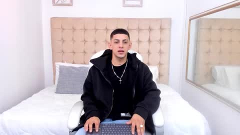 Snapshot of alex_cute77 chatting on 12.19.25 alex online show from 12.19.25