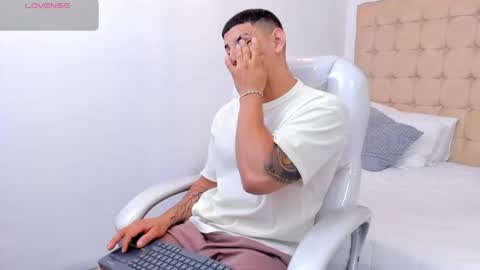 Snapshot of alex_cute77 chatting on 01.07.26 alex online show from 01.07.26