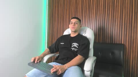 Snapshot of alex_cute77 chatting on 01.10.26 alex online show from 01.10.26