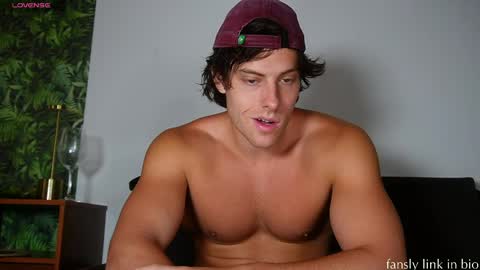 Snapshot of alex_islive chatting on 05.01.26 Alex Stone online show from 05.01.26