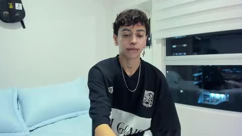 Snapshot of alex_poett chatting on 01.23.25 Residente0xxx online show from 01.23.25