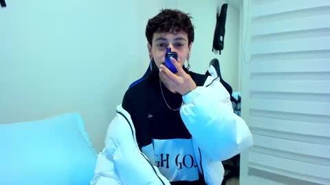 Snapshot of alex_poett chatting on 01.31.25 Residente0xxx online show from 01.31.25