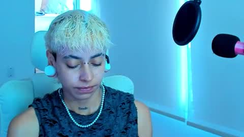 Snapshot of alex_poett chatting on 11.23.25 Residente0xxx online show from 11.23.25