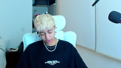 Snapshot of alex_poett chatting on 11.27.25 Residente0xxx online show from 11.27.25