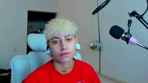 Snapshot of alex_poett chatting on 12.15.25 Residente0xxx online show from 12.15.25