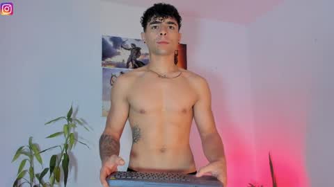 Snapshot of alex_zt7 chatting on 04.26.26 x online show from 04.26.26