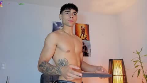 Snapshot of alex_zt7 chatting on 05.19.26 x online show from 05.19.26