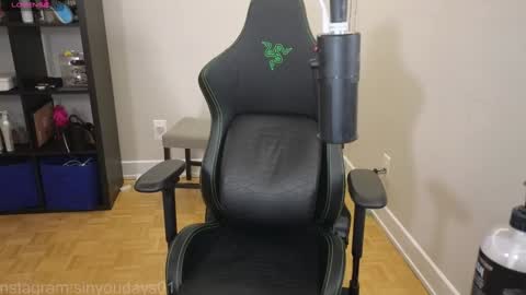 dont be afraid to click social media link its  working  just click on that  online show from 11.08.25