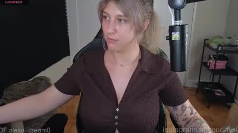 Snapshot of alexa_dream chatting on 06.13.26 dont be afraid to click social media link its working just click on that online show from 06.13.26