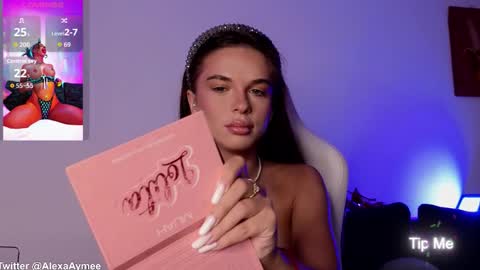 Snapshot of alexaaimee chatting on 09.30.25 Alexa online show from 09.30.25