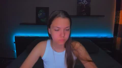 Snapshot of alexabarkley chatting on 06.04.26 angel online show from 06.04.26