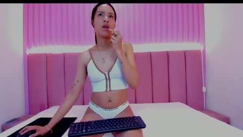 Snapshot of alexagrace12 chatting on 01.10.26 alexagrace12 online show from 01.10.26