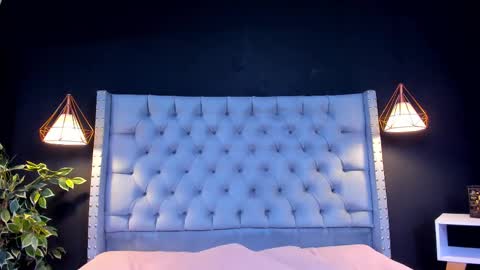 Snapshot of alexamora__ chatting on 10.02.25 C A M I L A  online show from 10.02.25