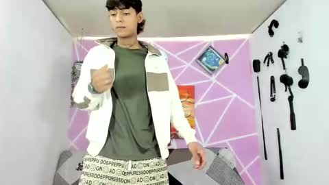 chicos hot online show from 01.31.25