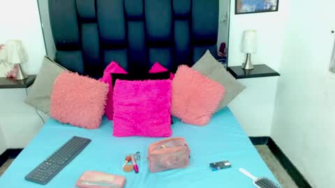 Snapshot of alexandra_life chatting on 12.14.24 alexandra_life online show from 12.14.24