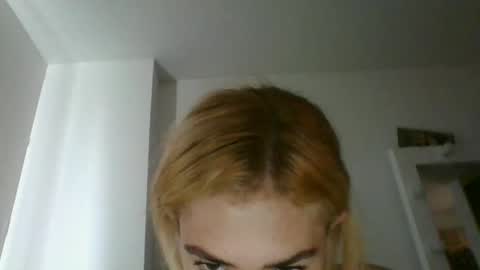 Snapshot of alexandra_paris21 chatting on 06.02.26 alexandra_paris21 online show from 06.02.26