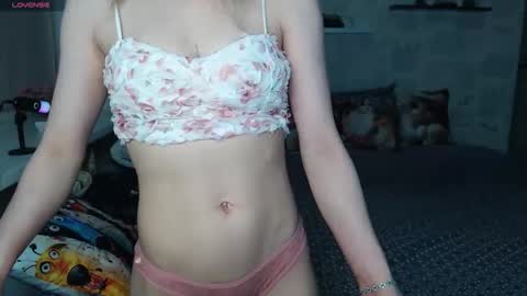 Snapshot of alexandraermes chatting on 05.30.26 AlexandraErmes online show from 05.30.26