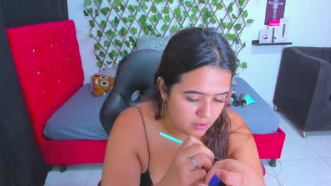 Snapshot of alexandramaravilla chatting on 12.22.24 ALEXANDRA online show from 12.22.24